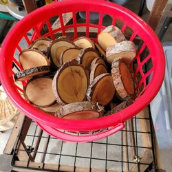 Wood rounds and bark