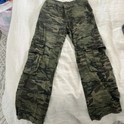 Women’s Camo Pants Size Medium