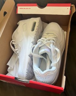 Nike Air Max Size 5.5 Youth ( 7.0 Women)