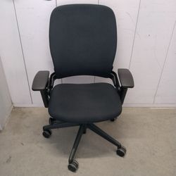 Steelcase leap V2 $ 360