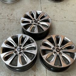 18x7.5" Hyundai Sonata alloy wheels