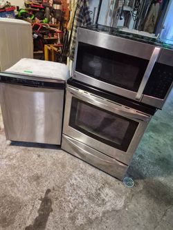 Kenmore stove microwave & dishwasher  all very clean  work good