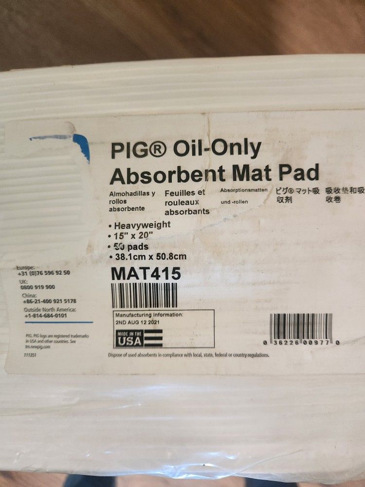 PIG Oil-Only Absorbent Mat Pads
