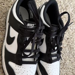 USED/ BLACK AND WHITE NIKE DUNKS SZ 5Y