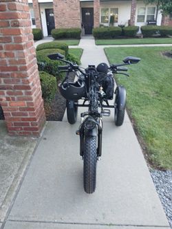 Electric Bike Tricycle 3-wheels with cargo basket