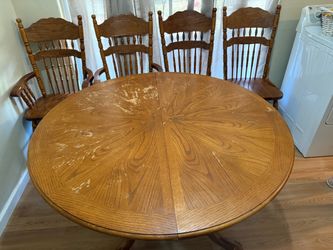 Round Oak Dining Table with 4 Chairs