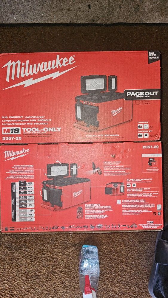Milwaukee
M18 18-Volt Lithium-Ion Cordless PACKOUT 3000 Lumens LED Light with Built-In Charger