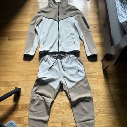 Nike Tech Size S 
