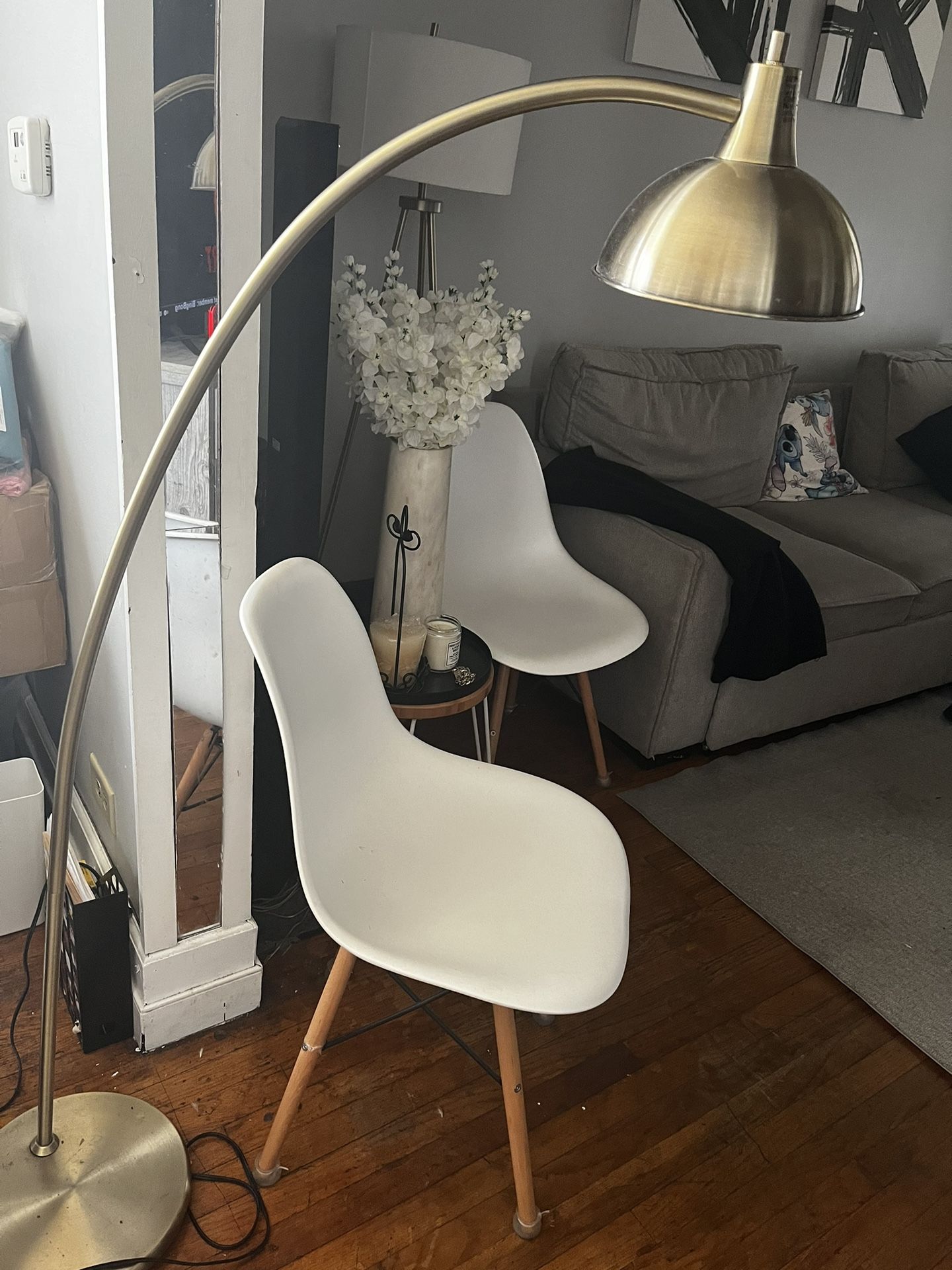 Lámpara Dorada Y Decoraciones Todo X $25
