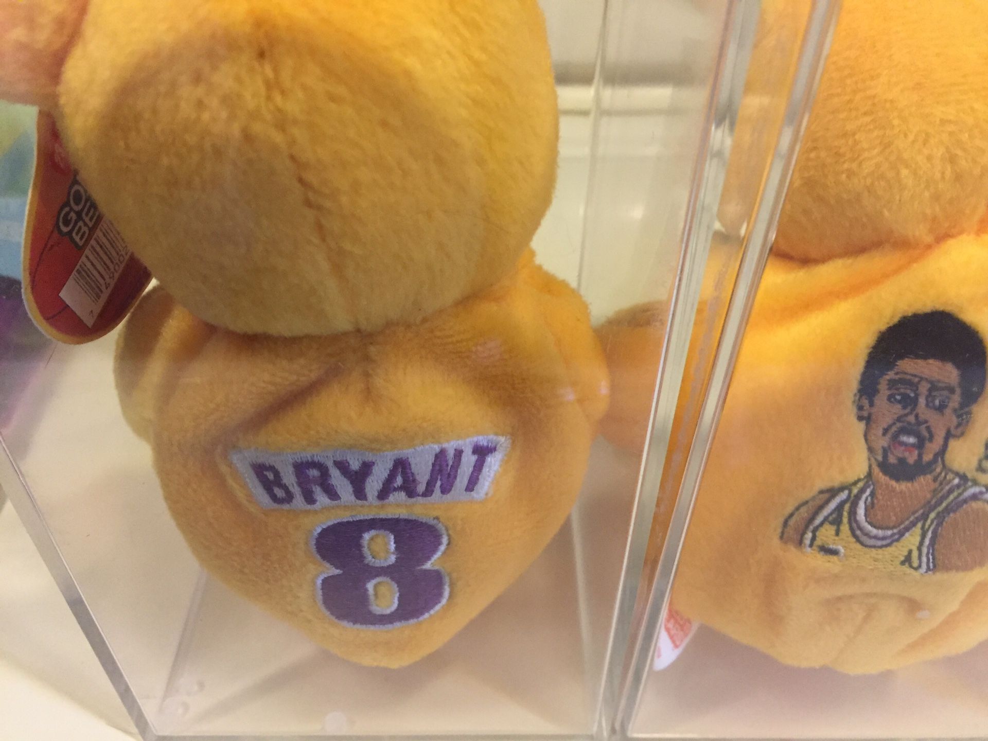 Kobe Bryant and Shaq Kobe and Shaq Yellow bear gold'n bears series 1 plush toy each