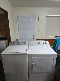 WHIRLPOOL WASHER AND DRYER SET BOTH ELECTRIC LARGE CAPACITY HEAVY DUTY DELIVERY AVAILABLE FOR EXTRA FEE