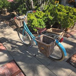 Beach Cruiser Bike For shorties w/ Baskets!