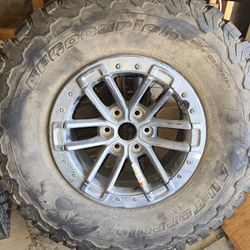BF Goodrich All-Terrain T/A KO2 LT215/70R16 C/6PLY WL. WITHOUT THE RIM!!!