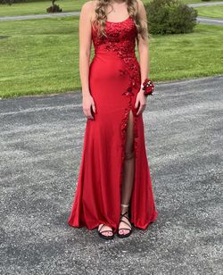Red Faviana Prom Dress Size 6 Like New Condition