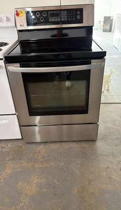 LG Stainless Electric Range – Smooth Top, Digital Controls