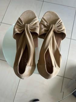 New Women’s Shoes Size 8. Design By Donald J Pliner. Beige with gold. Original Price Was $60. Very Comfortable.