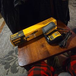 ATOMIC 20V MAX Lithium-Ion 1/2 in. Cordless Ratchet with 20V MAX POWERSTACK Compact Battery Starter Kit