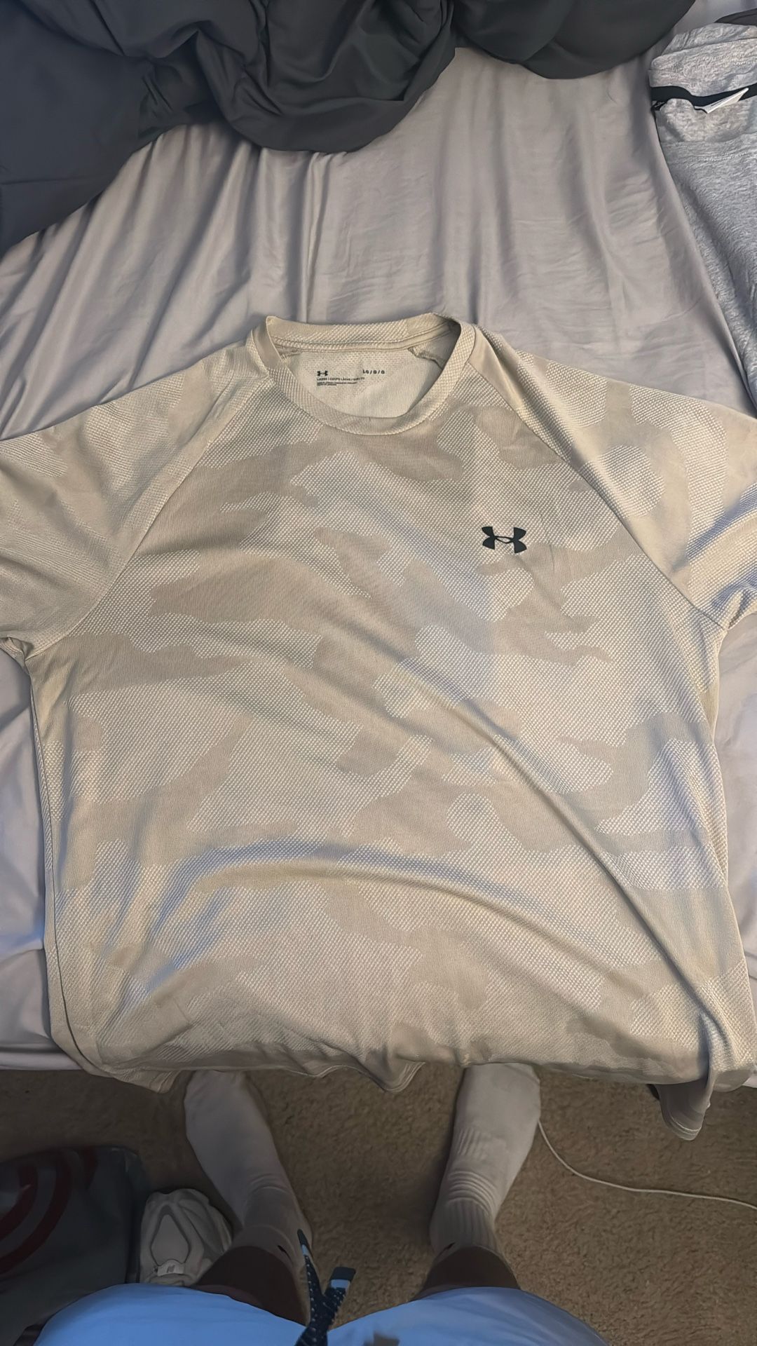 Under Armor Size L Camo Shirt