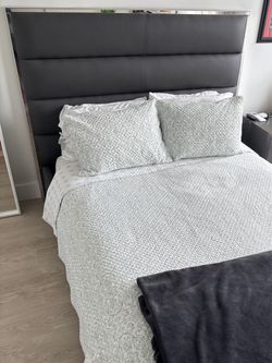 Bed frame & mattress