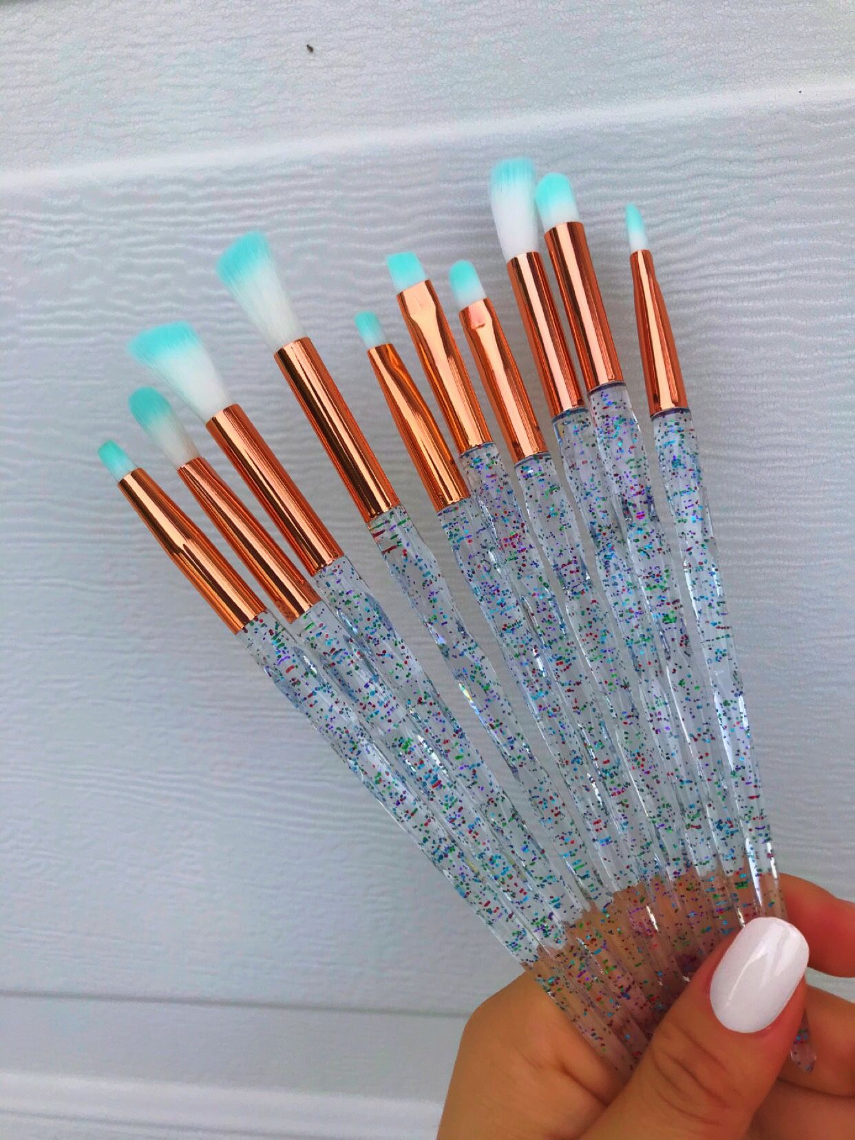 Aquamarine makeup brushes (10 pics)