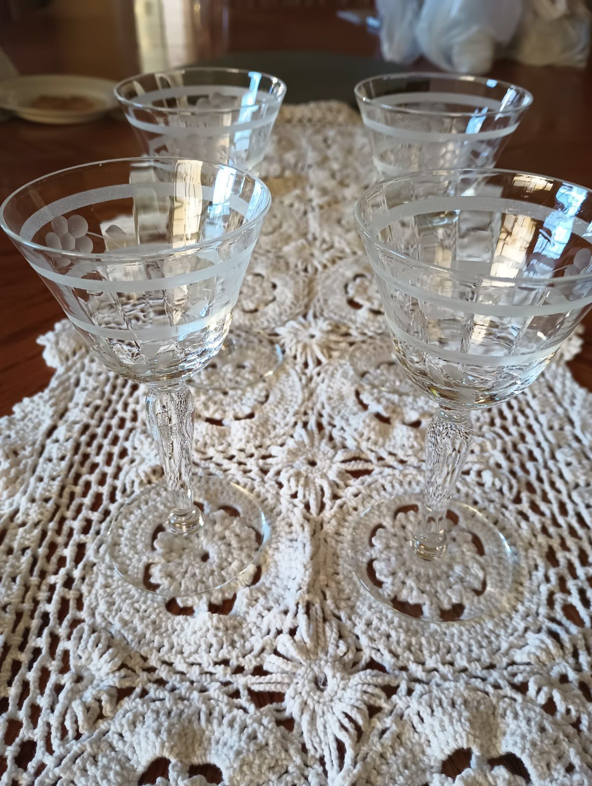 Set Of 4 Etched Wine Glasses 
