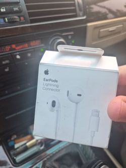 Earpods apple lightning connector
