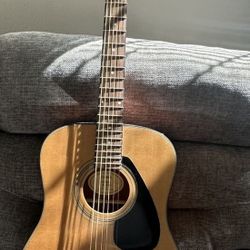Yamaha Acoustic Guitar 