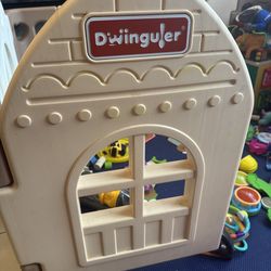 Dwinguler playpen and reversible Mat