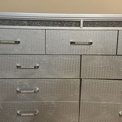 Brand new Dresser