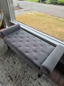 Grey velevt ottoman