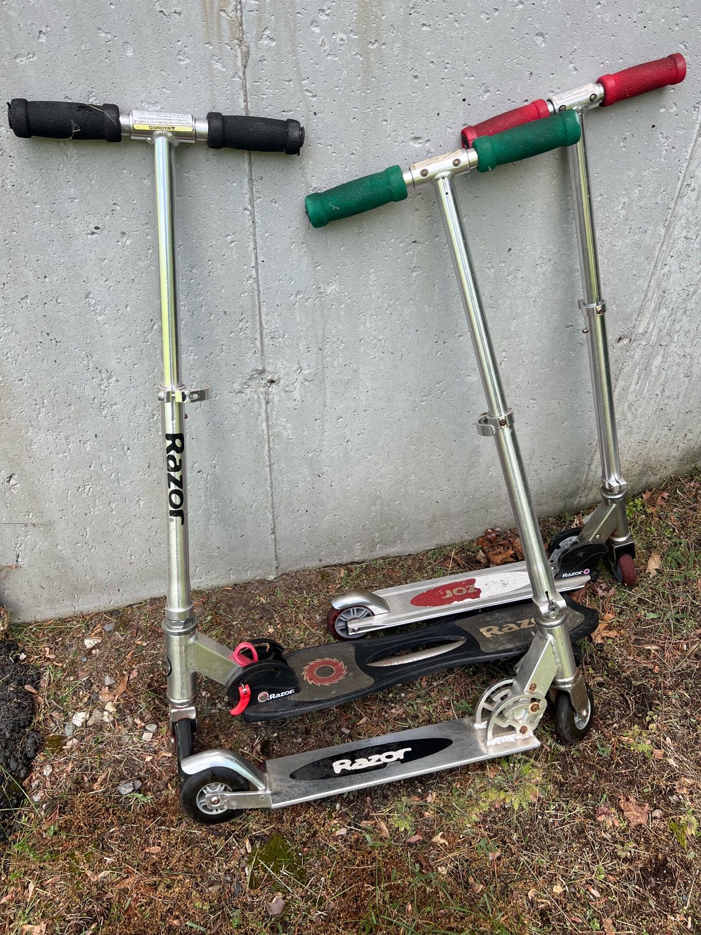 3 Razor scooters