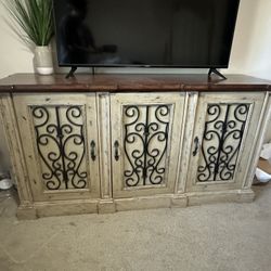 Dresser/chest