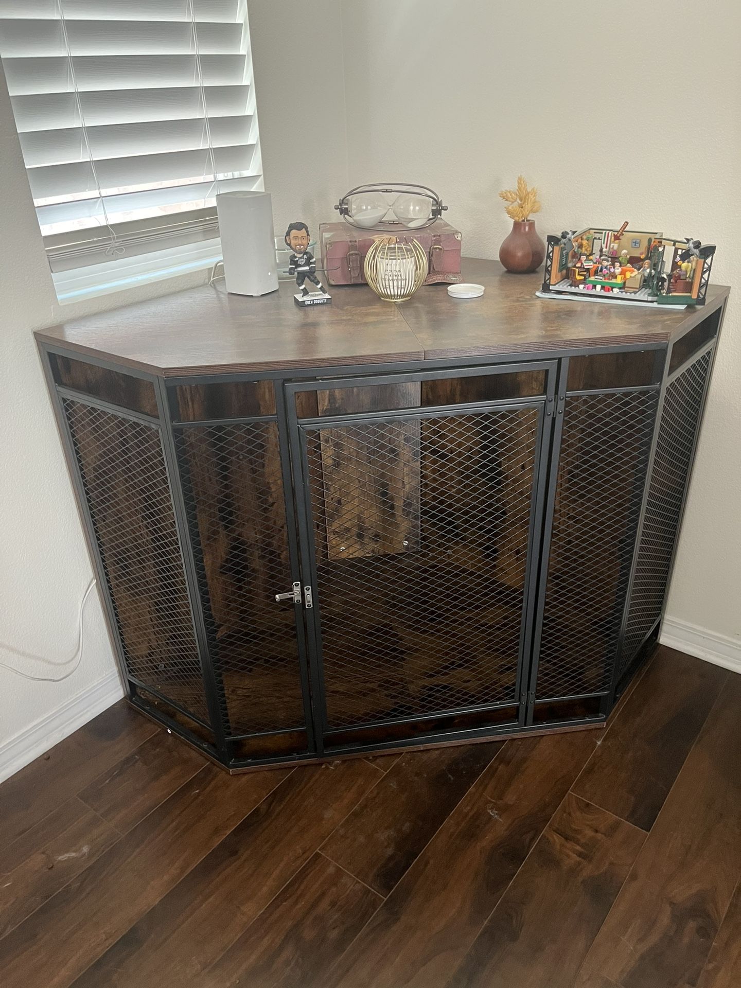 Dog Crate/Kennel Or Corner Table