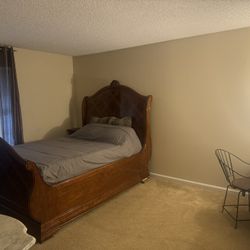 Master Bed & Private Bathroom Available