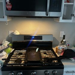 Stove And Microwave 