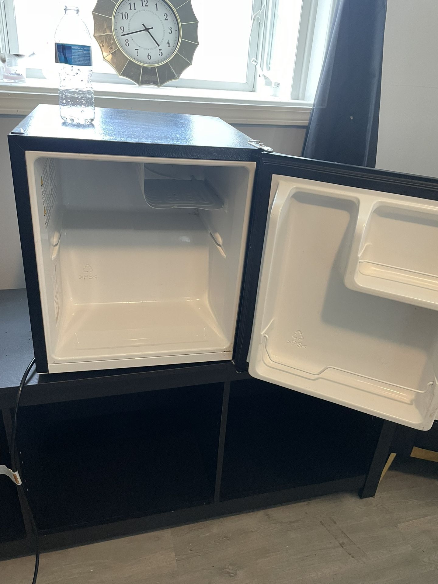 Mini fridge With Small Freezer Compartment
