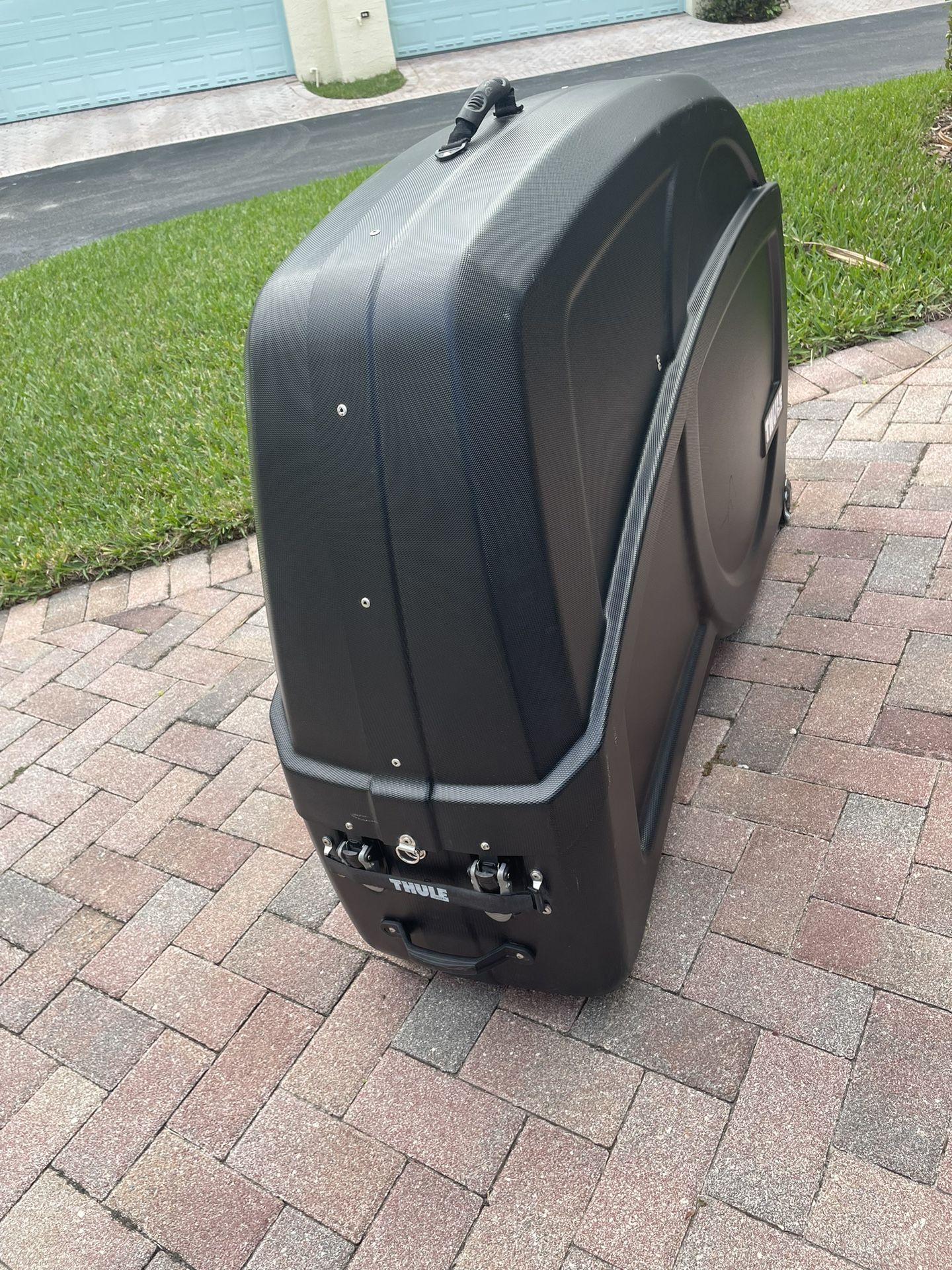 Thule RoundTrip Transition hard bike travel case black for Sale in