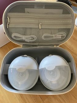 Momcozy Wearable Breast Pump Set with Case