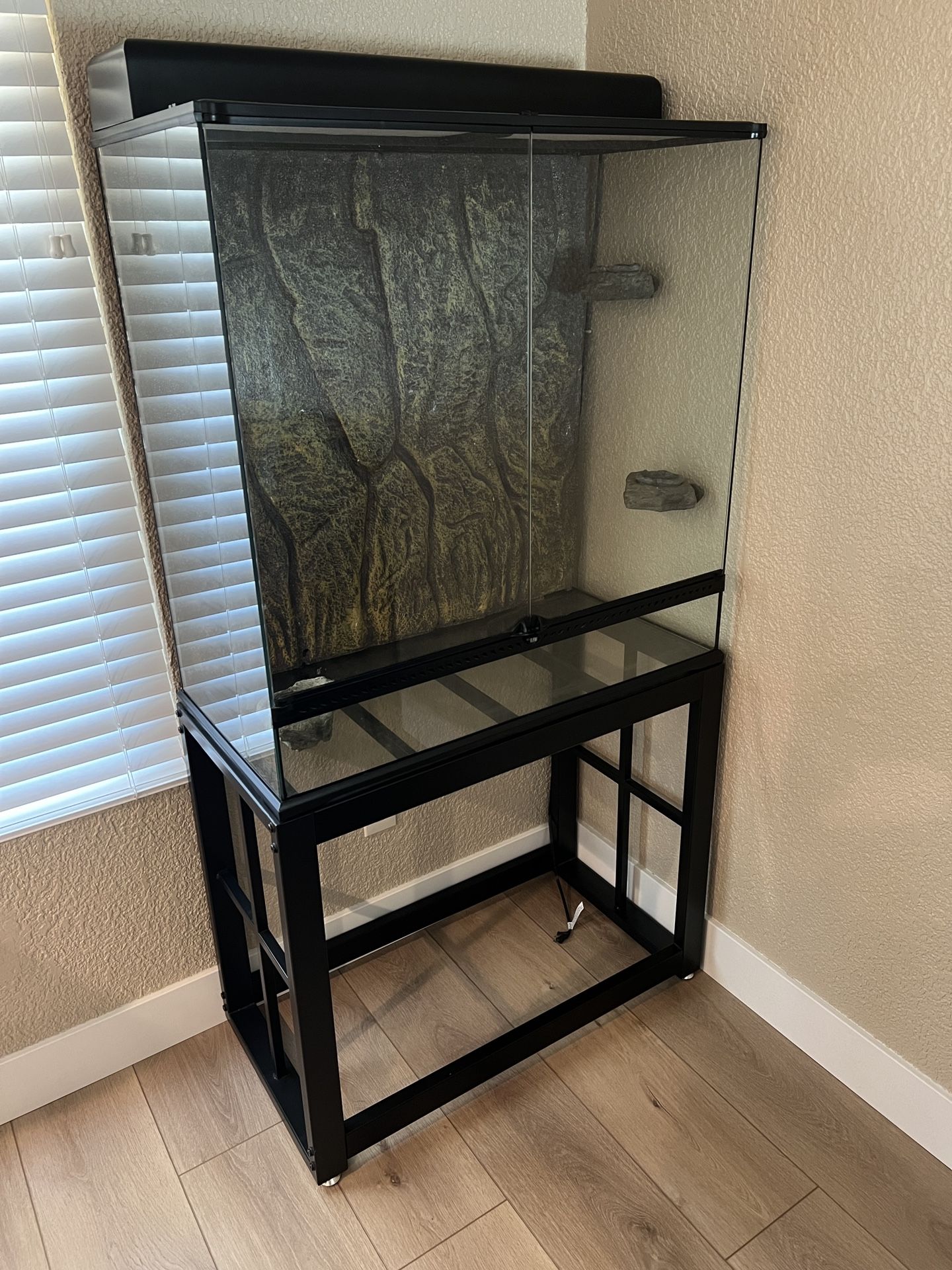 Reptile Enclosure And Stand