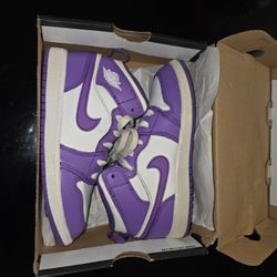Air Jordan 1 Retro Mid Purple Venom