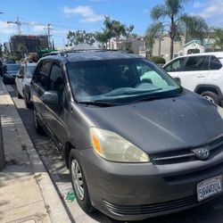 2005 Toyota Sienna LE