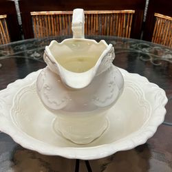 Vintage 1971 Arnel’s Ceramic Pitcher & Wash Basin Set With A Off-White Iridescent Finish