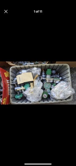 Oxygen Gas Regulators (Make Offer)