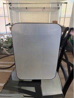 Frigidaire Mini Fridge / Personal Cooler – Works Great