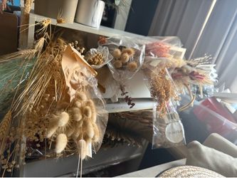 Dried florals take all!! Holders included