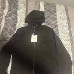 Moncler Fuyue lightweight mens jacket  Size 2(can fit medium to large) Brand new with tags Authentic  Nfc tag works on the washtag 1250€ retail price.