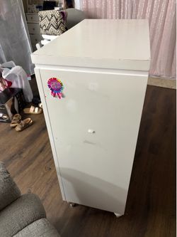 4 drawer Dresser