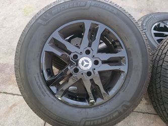 Mercedes benz  G-WAGON: 18" Glossy Black Wheels With MICHELIN Tires