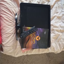 19 Inch Color TV With Remote 