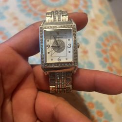 Reloj Para Mujer Está Hermoso Con Diamantes